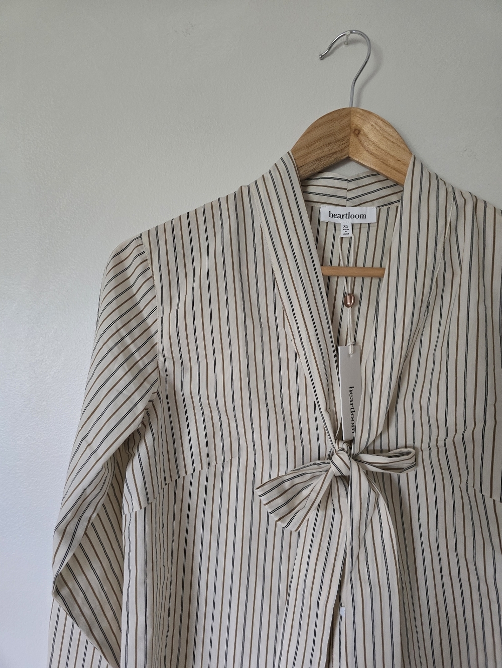 New Heartloom Womens Size XS Striped Bow Blouse In Beige Top